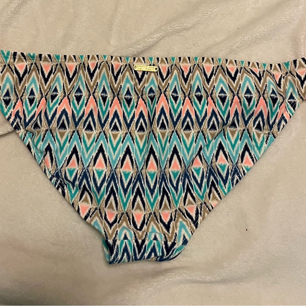 Body Glove swimsuit. Cup size D. Bottom size medium.